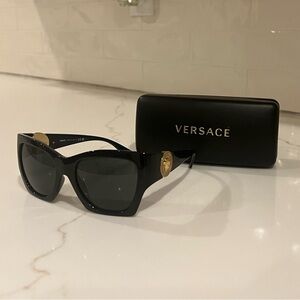 VE4452 GB1/87 BLACK WOMEN SQUARE SUNGLASSES VERSACE MOD 4452 USED WORN ONCE